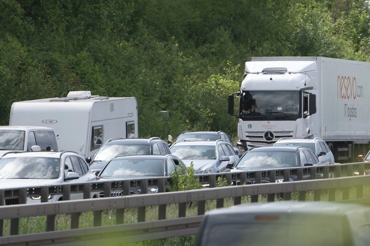 Achtung, Staugefahr! Auf Autobahnen ist Geduld gefragt