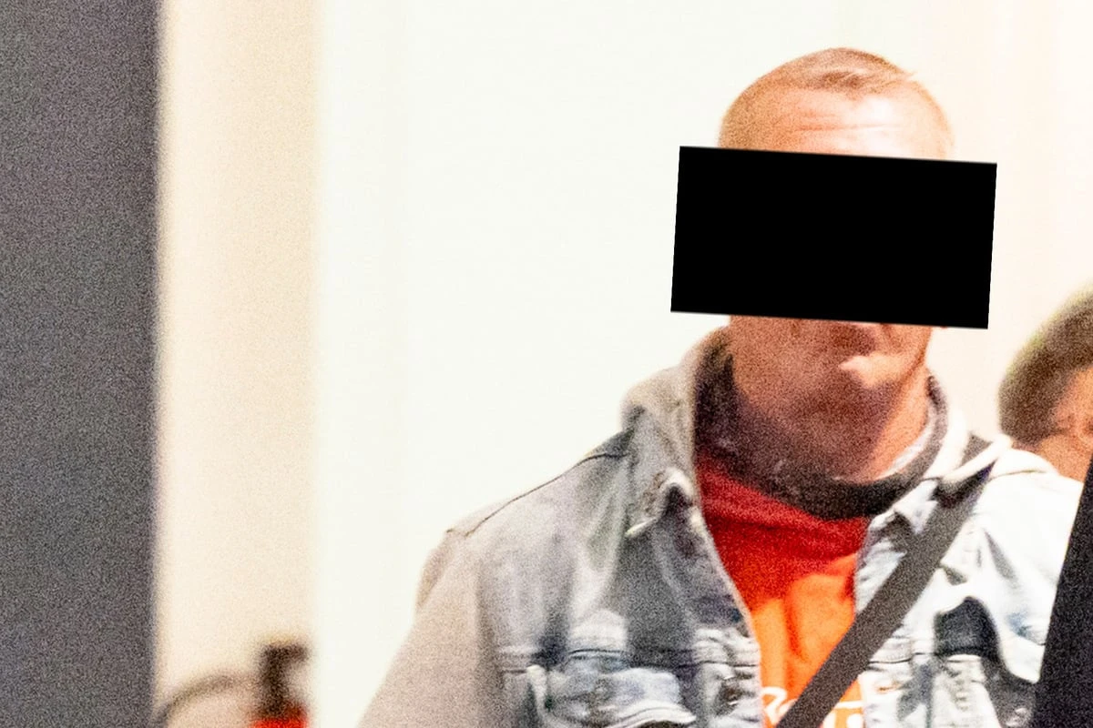 Blankzieher vor Gericht: Nachbar hat sich bei Oma Gerda die Blöße gegeben