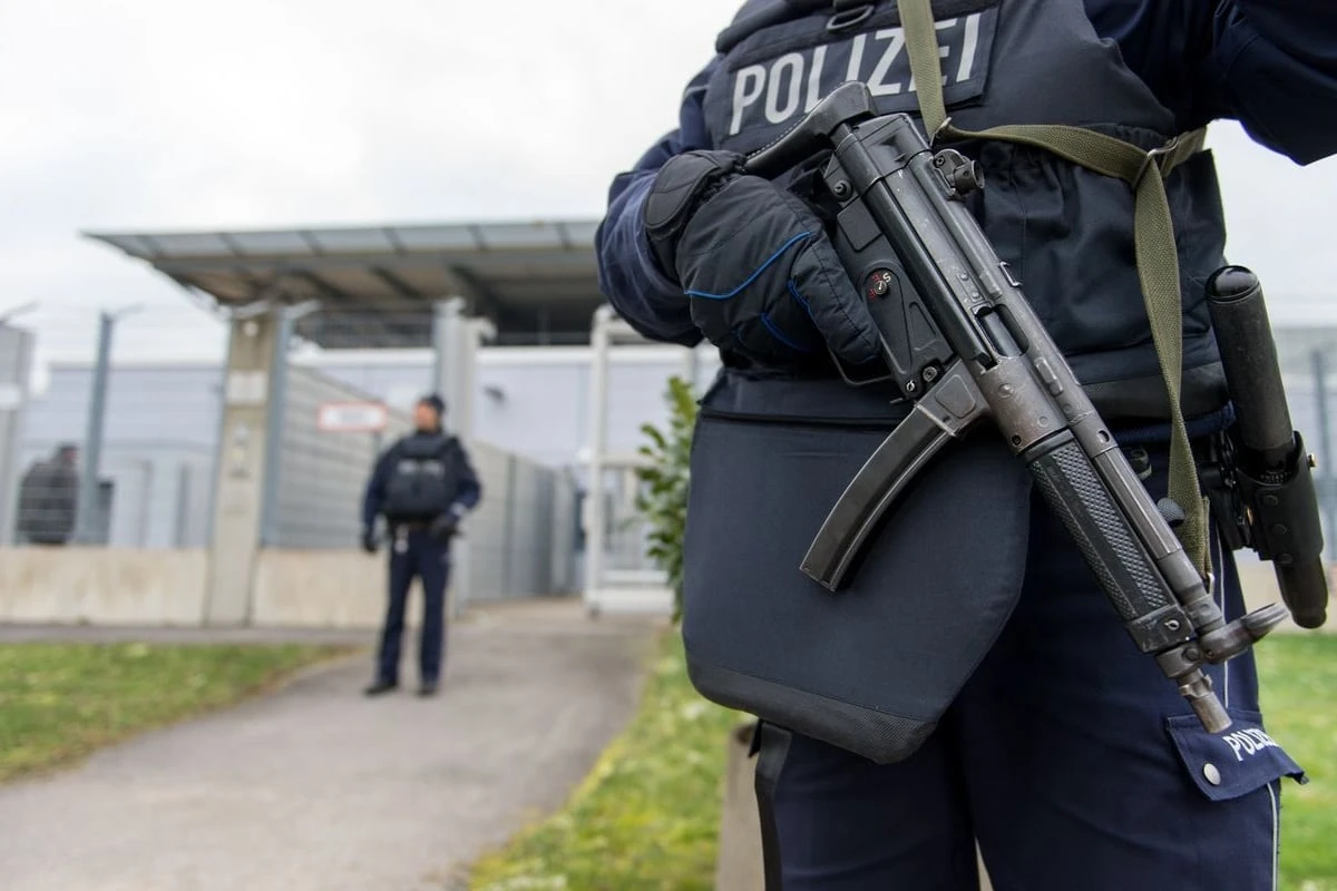 Justizpanne: NRW-Gericht lässt zu zehn Jahren verurteilten Straftäter frei