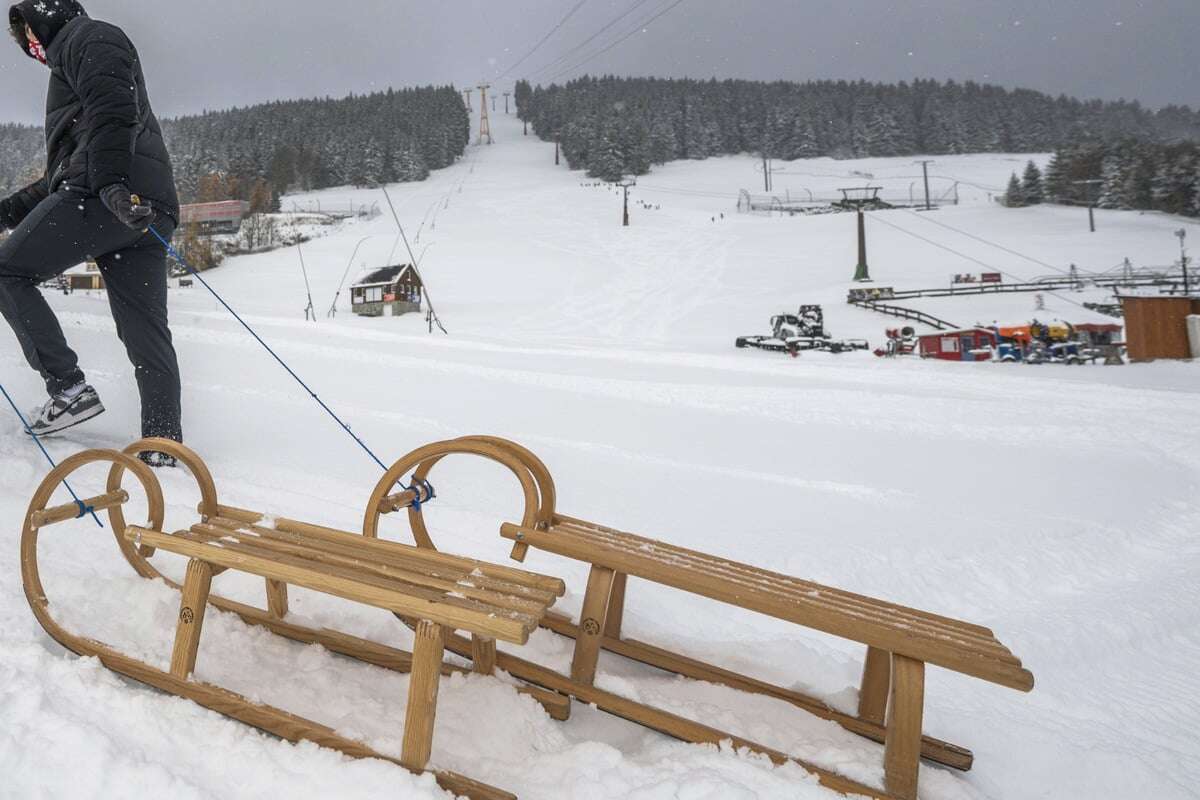 Betrunkener Rodler fällt Abhang runter und verirrt sich!