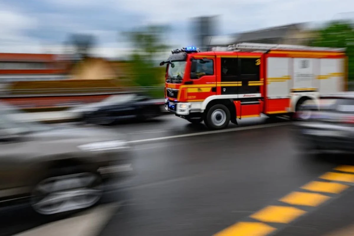 Lagerhalle voller Heu und Stroh in Flammen: Hoher Schaden in der Börde