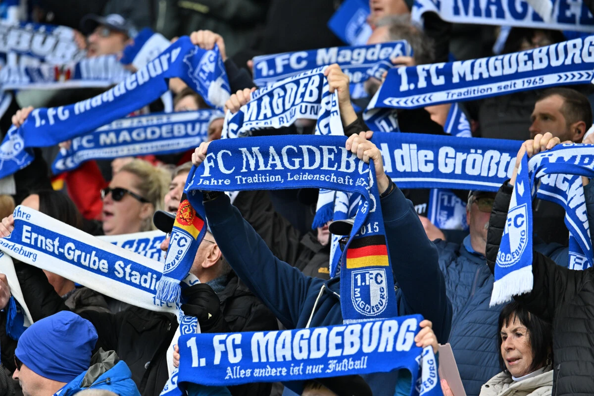Diebstahl, Pöbelei und Randale: FCM-Fans sorgen für Großeinsatz an Tankstelle