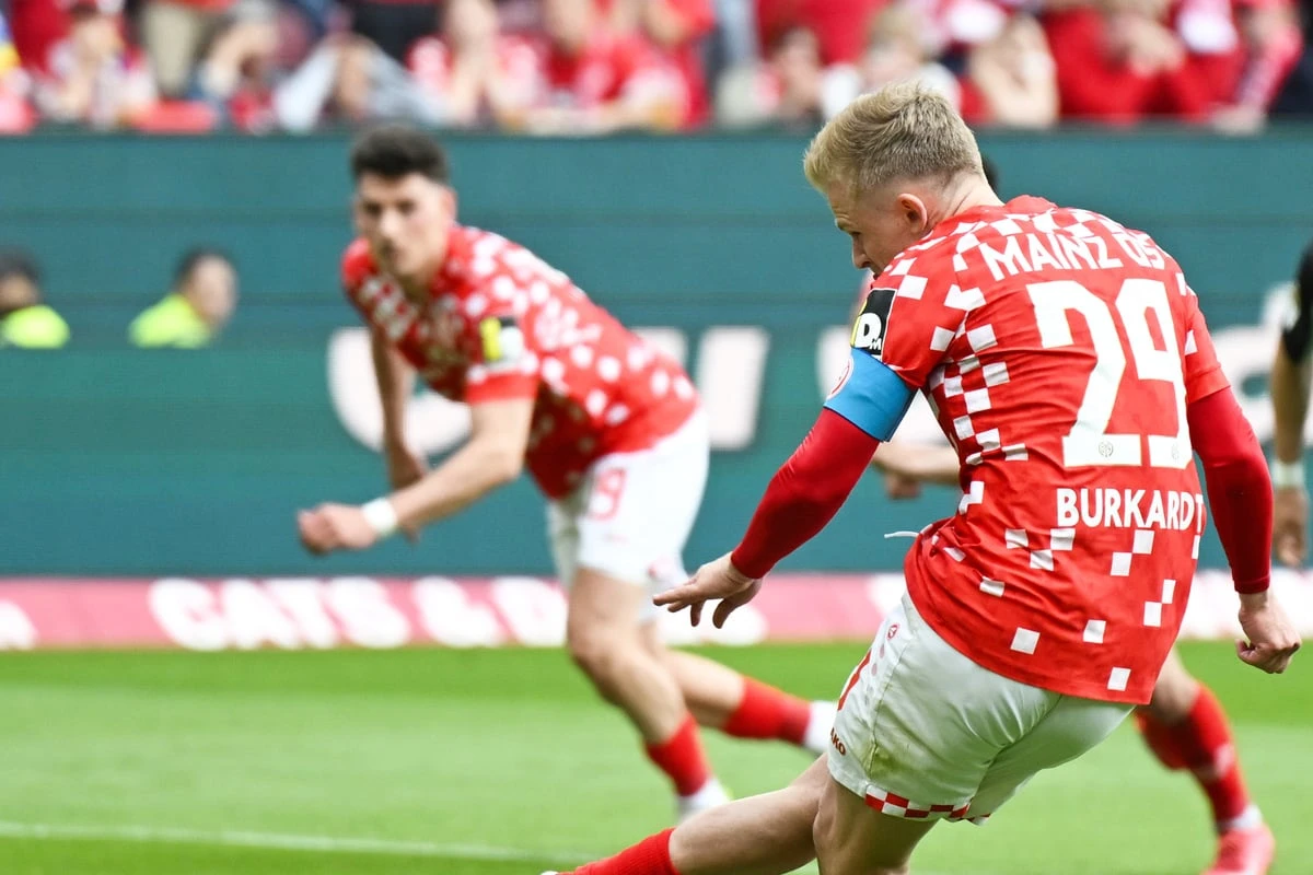 Transfermarkt im Liveticker: Zusage! Zu diesem Bundesliga-Klub zieht es DFB-Stürmer Burkardt