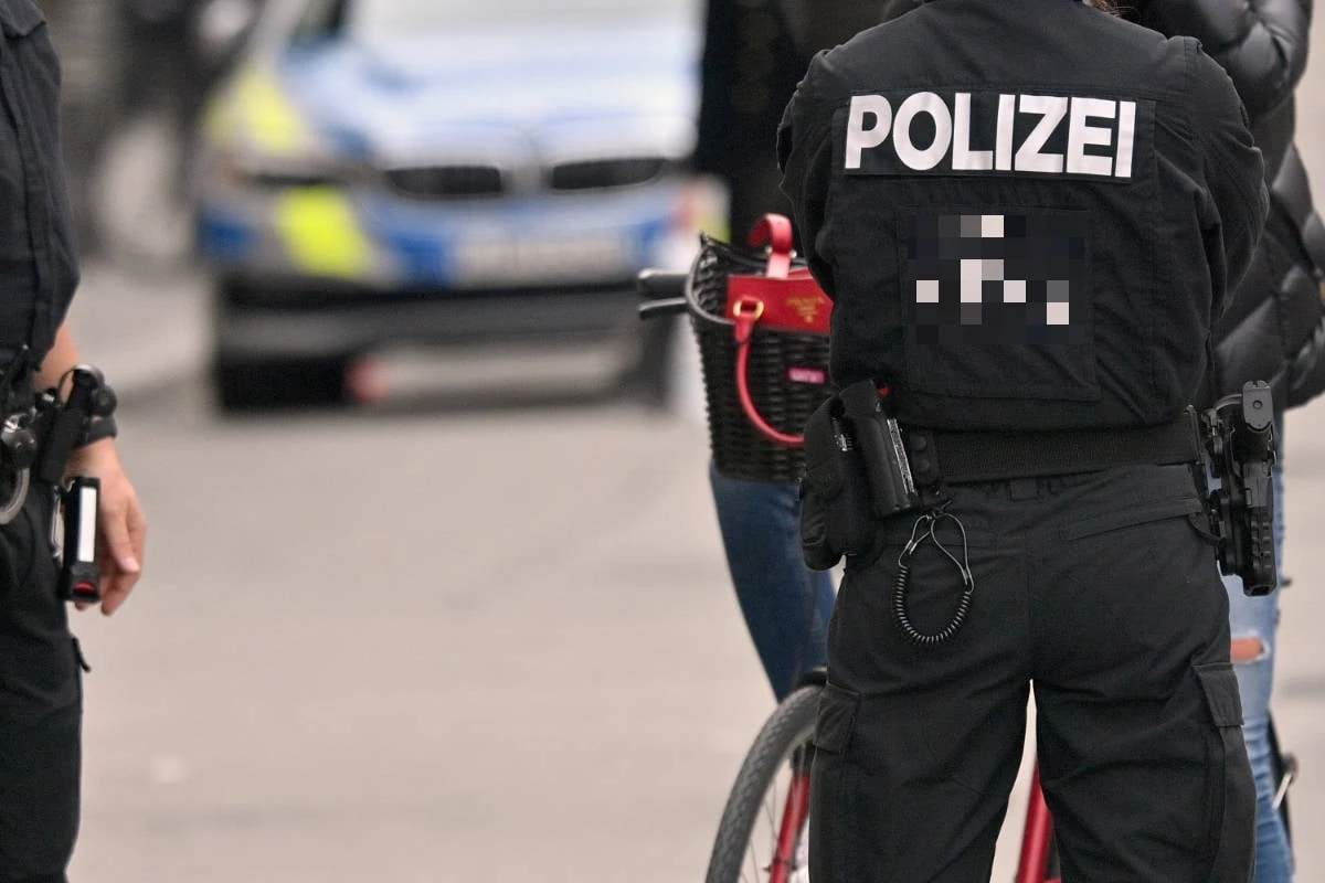 Rad-Rambo flüchtet vor Kontrolle und nietet Polizisten um