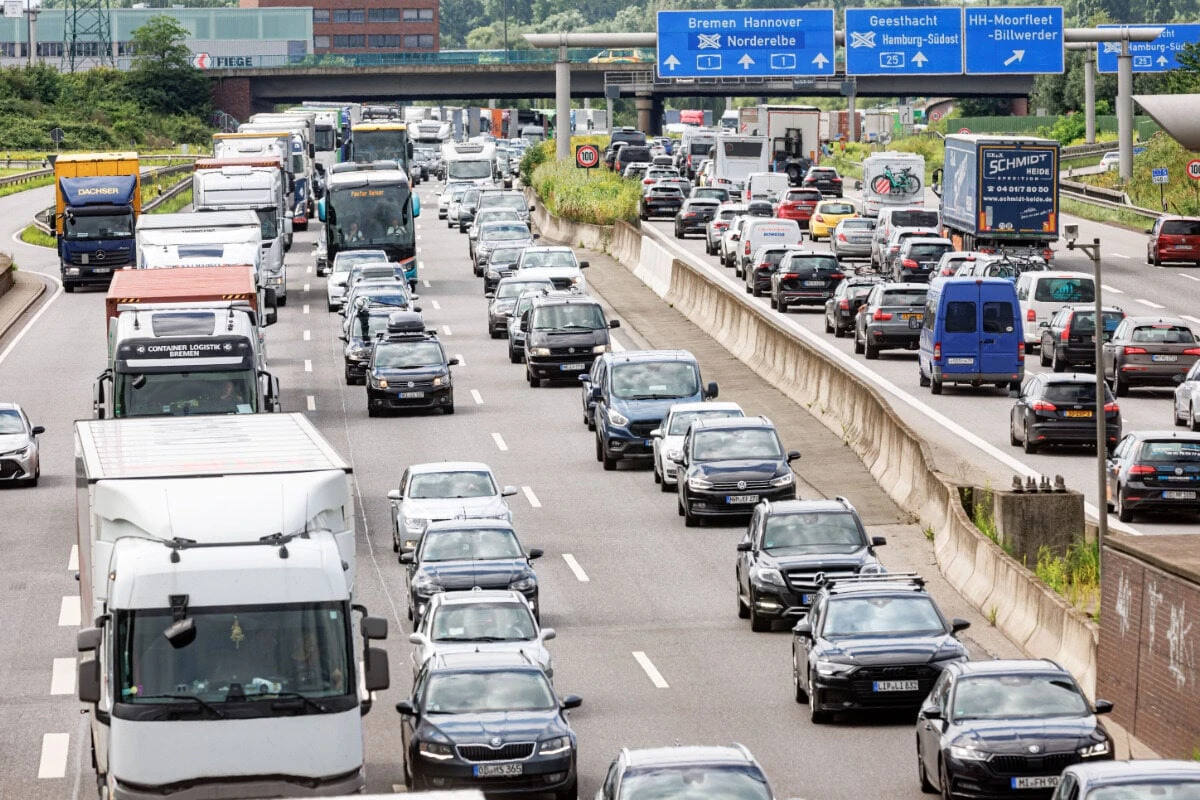 Verkehrskollaps rund um Hamburg! Hier steht Ihr im Stau