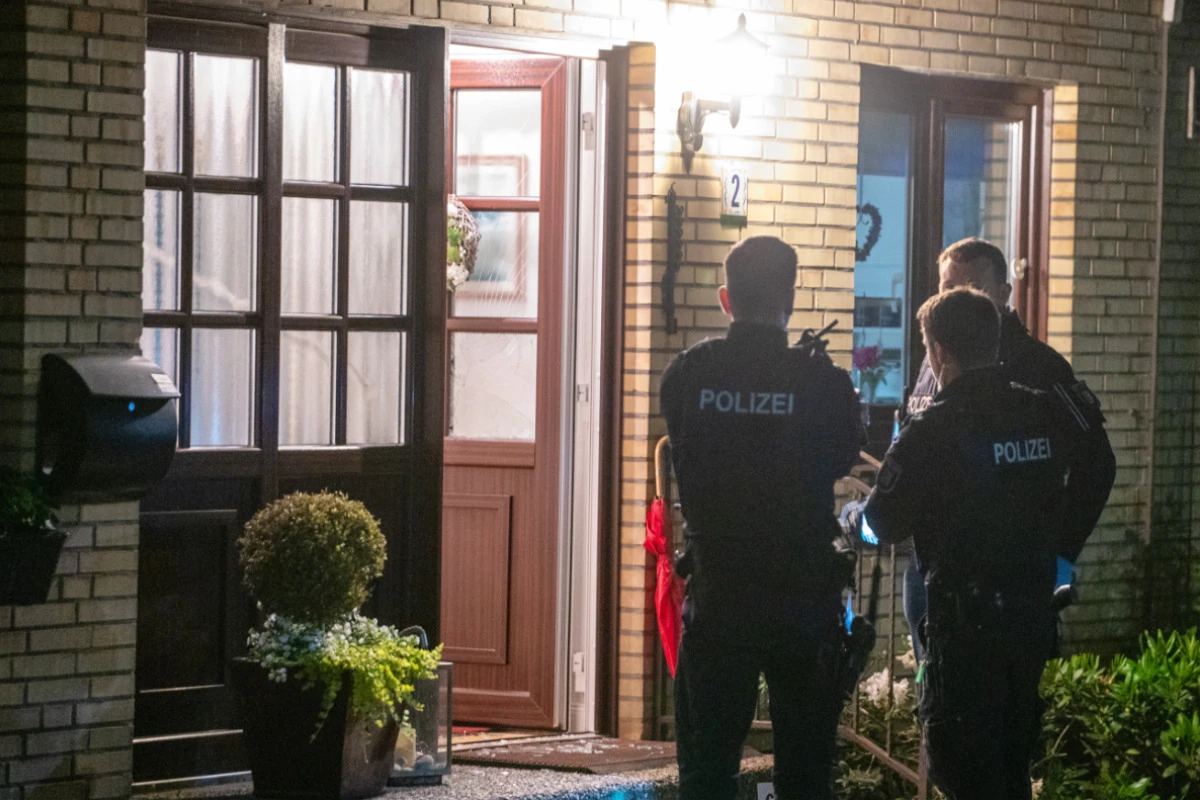 Nachbarschaftsstreit eskaliert! Mann zückt Messer und verletzt zwei Personen