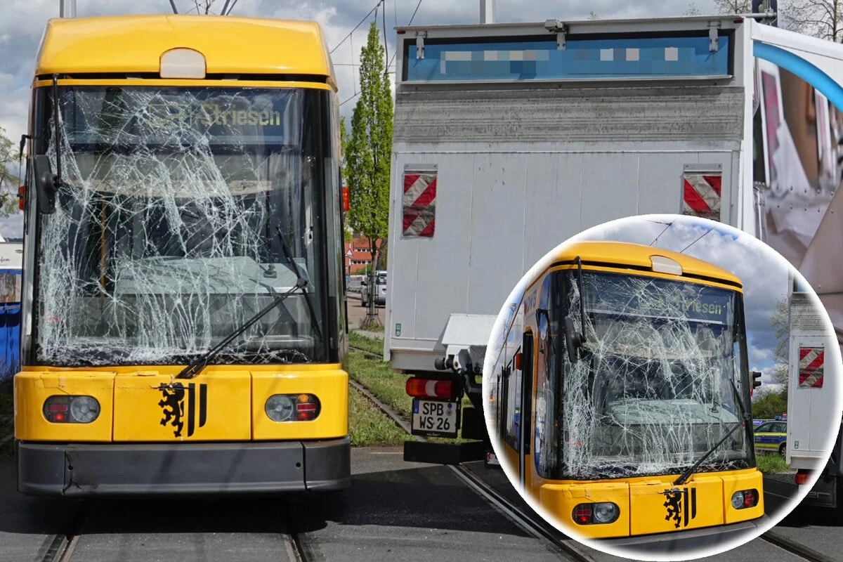 Straßenbahn knallt gegen Lastwagen: Frontscheibe der Linie 10 völlig hinüber