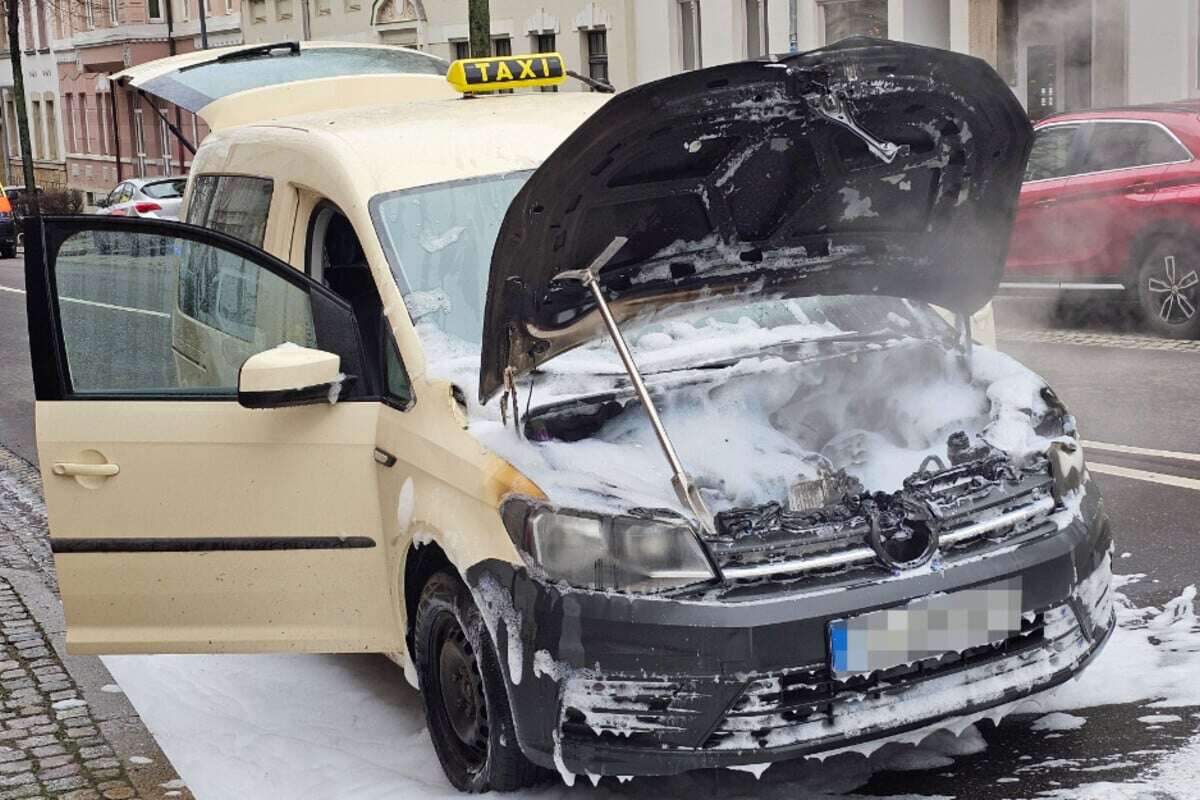 Taxi fängt auf Chemnitzer Sonnenberg Feuer