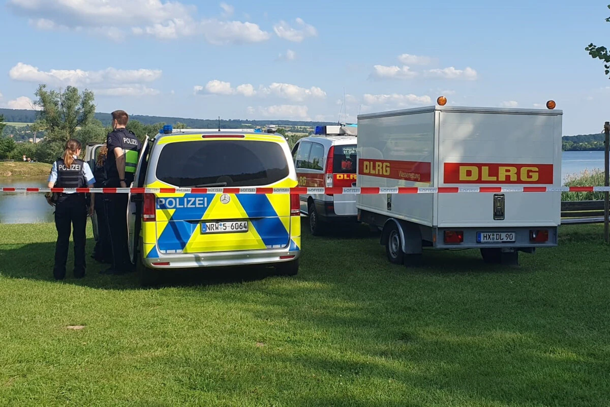 Tödlicher Badeunfall: Junger Mann (†18) springt ins Wasser und taucht nicht mehr auf