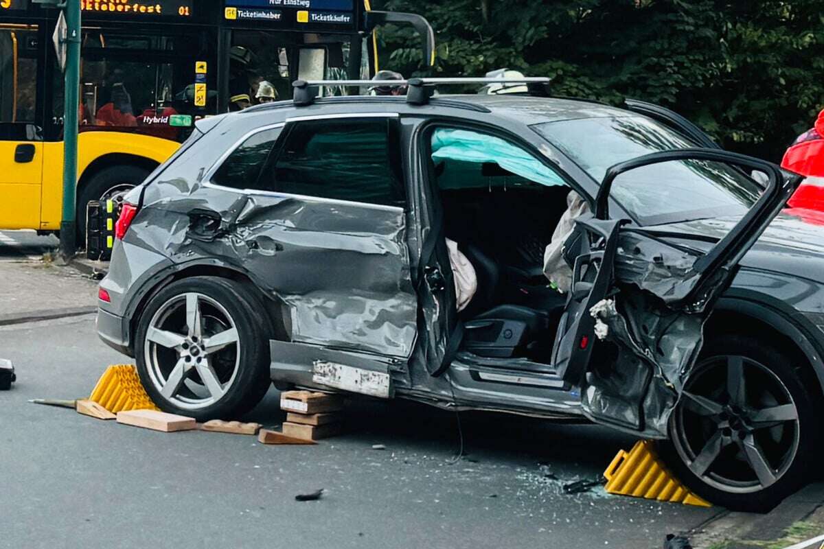 Crash nach Oktoberfest: Bus und Auto kollidieren - 14 Verletzte in Kliniken gebracht!