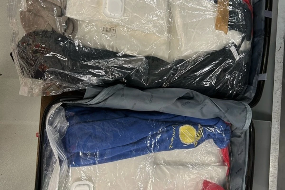 16 Kilo Ketamin im Koffer: Zoll schnappt Drogen-Kurier am BER
