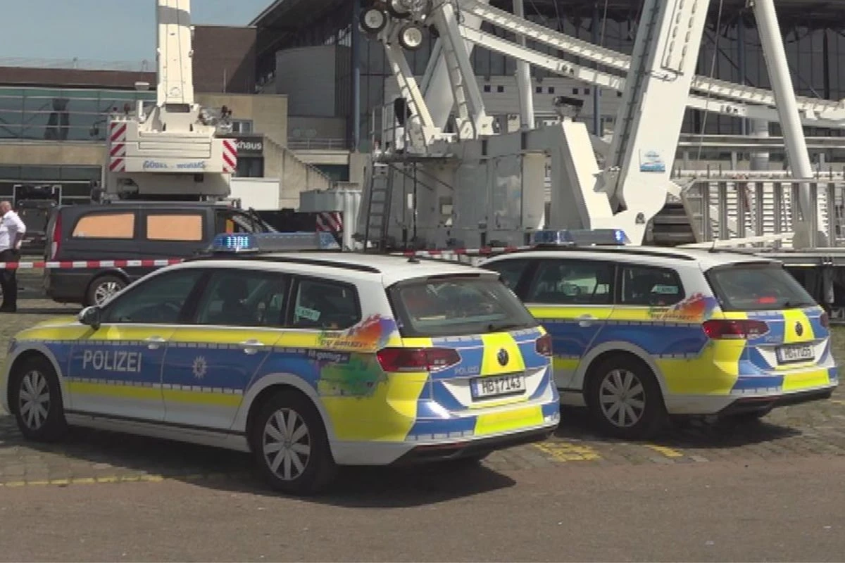 Tragischer Arbeitsunfall: Mann stirbt bei Abbau von Riesenrad