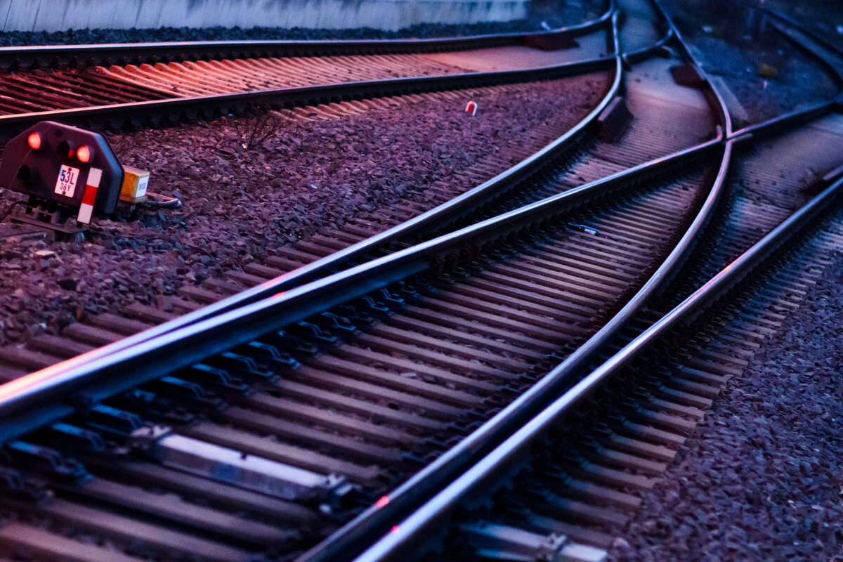 Nach tödlichem Bahnübergang-Unfall: Jugendliche betreten weiter Gleise
