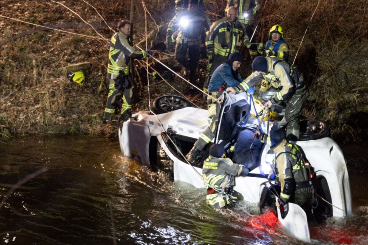 Feuerwehr konnte ihn noch befreien: Autofahrer stirbt nach Unfall im Krankenhaus