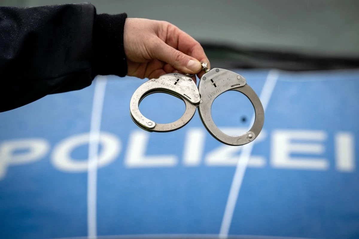 Vier gegen einen! Jugendbande überfällt 18-Jährigen in Chemnitz