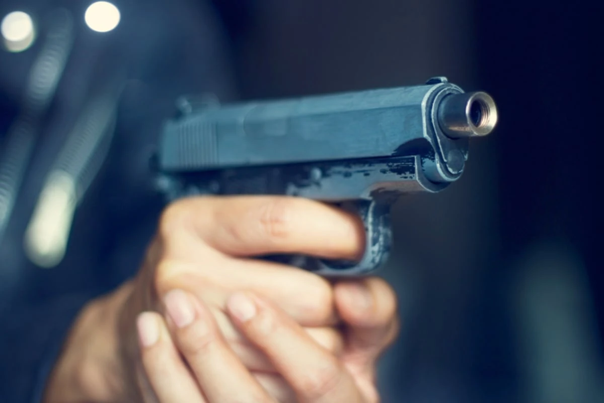 Mann feuert mit Pistole auf Polizeischüler – drei Verletzte