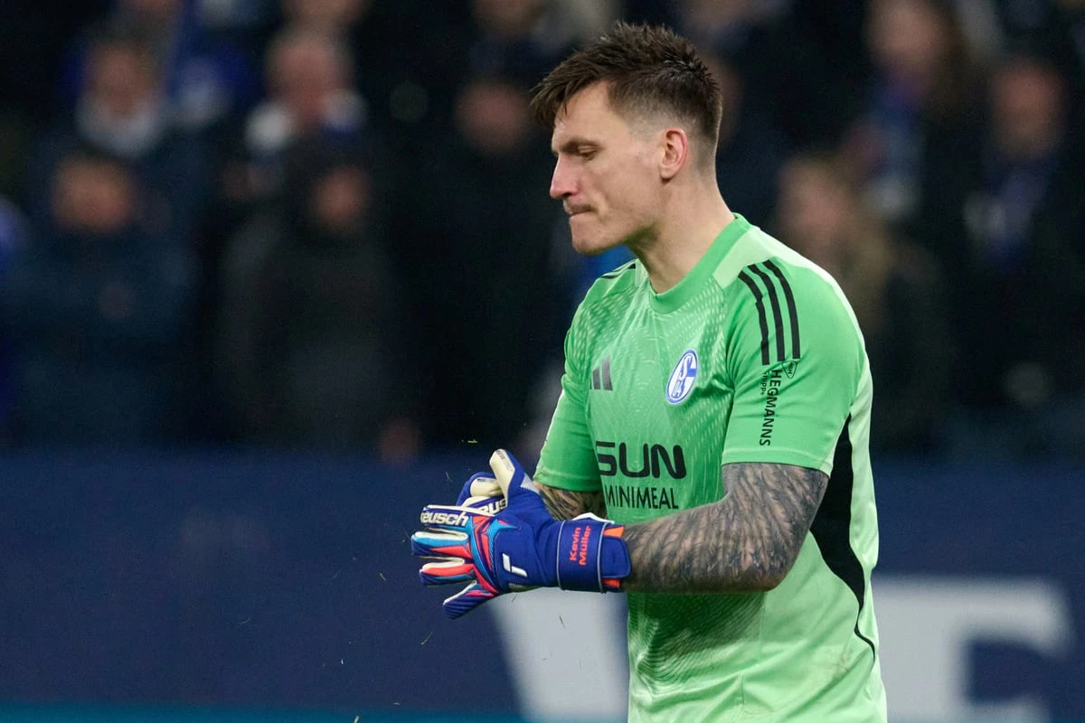 Transfermarkt im Ticker: Schalke 04 verpflichtet Leih-Keeper Müller fest