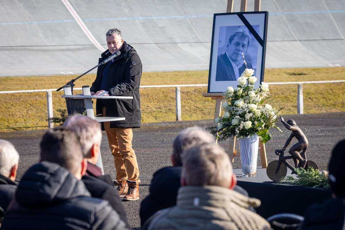 Bewegender Abschied von Michael Hübner (†65): Trauergäste ehren Radlegende mit allerletzter Runde