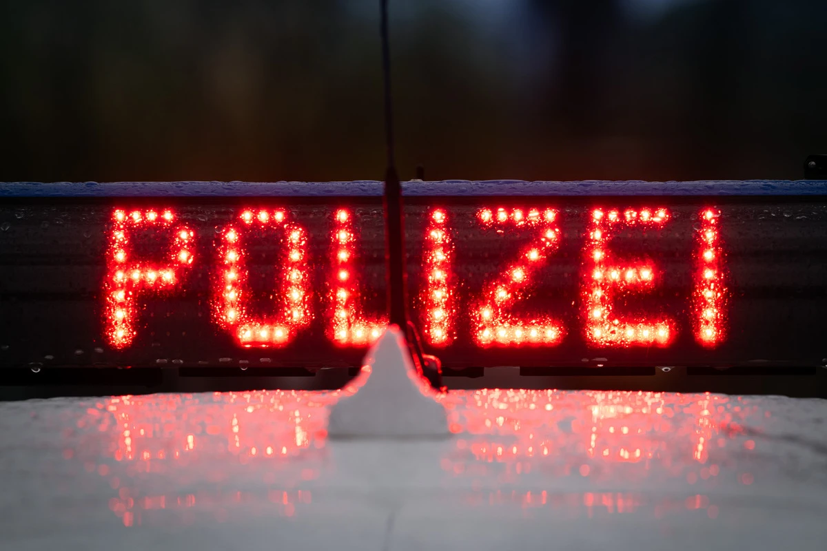 Jugendliche schießen auf Frauen, dann wird es handgreiflich