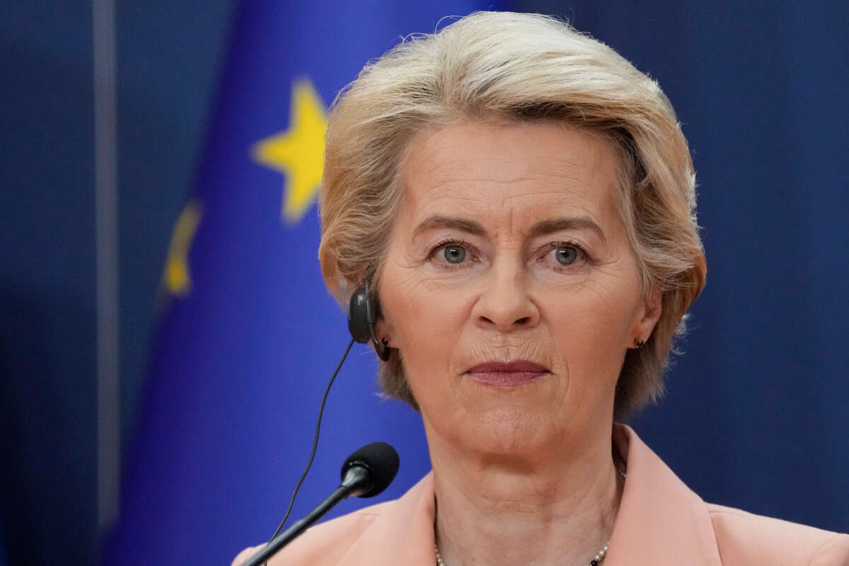 Ursula von der Leyen wird zu Ersthelferin bei Flugzeug-Notfall!