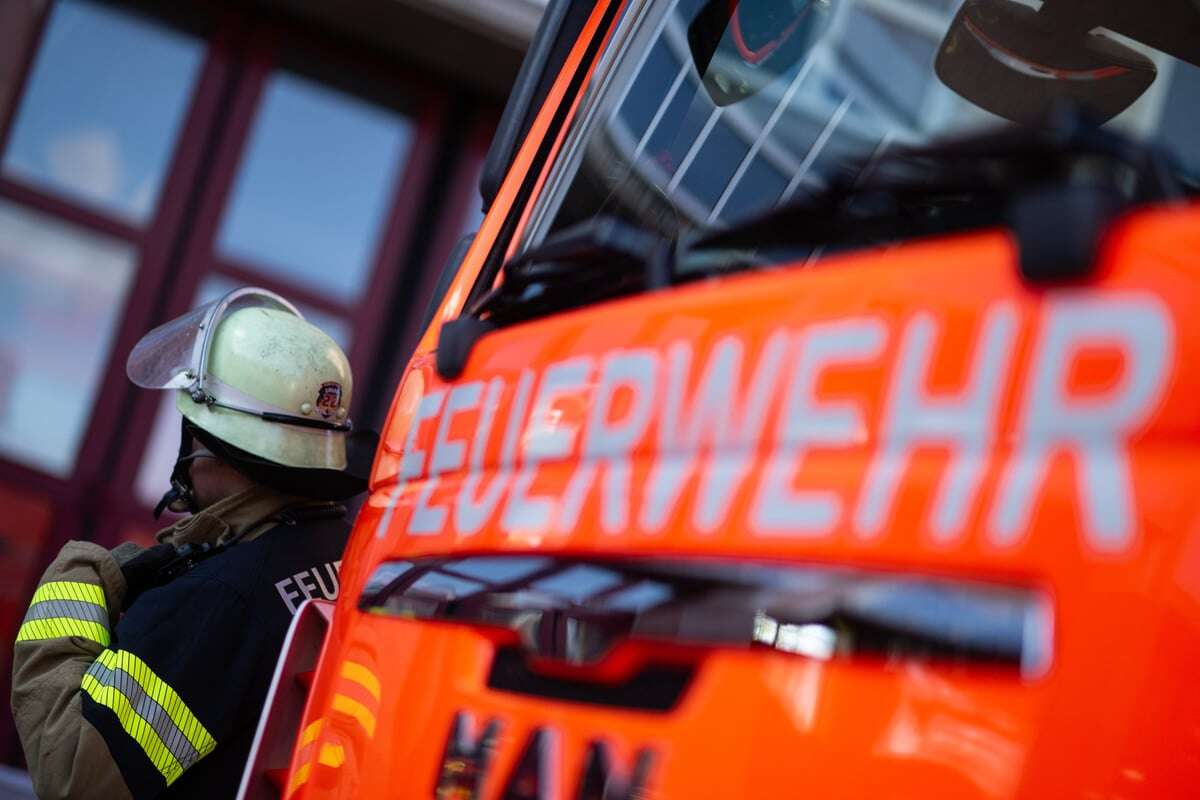 Brand in Einfamilienhaus im Salzlandkreis: Feuerwehr findet zwei Tote!