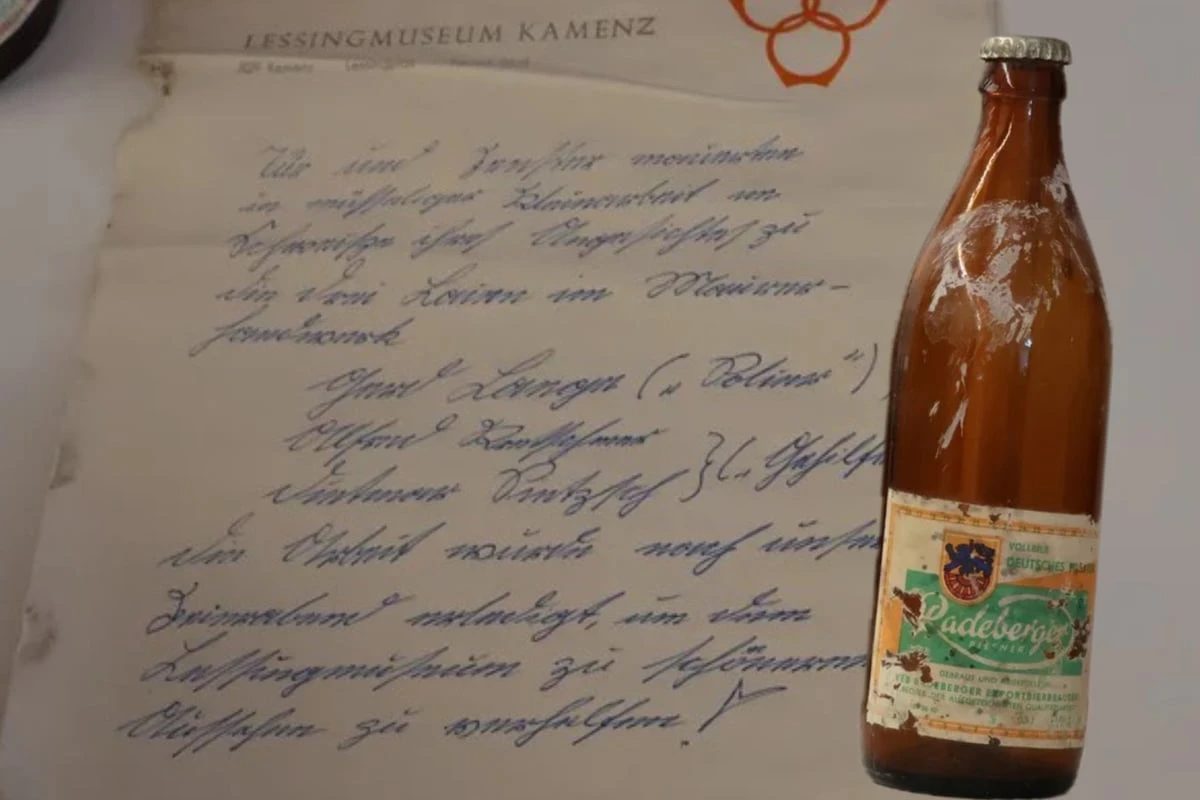 Wer versenkte vor 50 Jahren die Flaschenpost in der Wand?