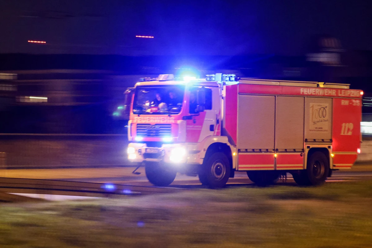 Hoher Schaden bei Brand in Oberbayern: Pferdestall wird Raub der Flammen