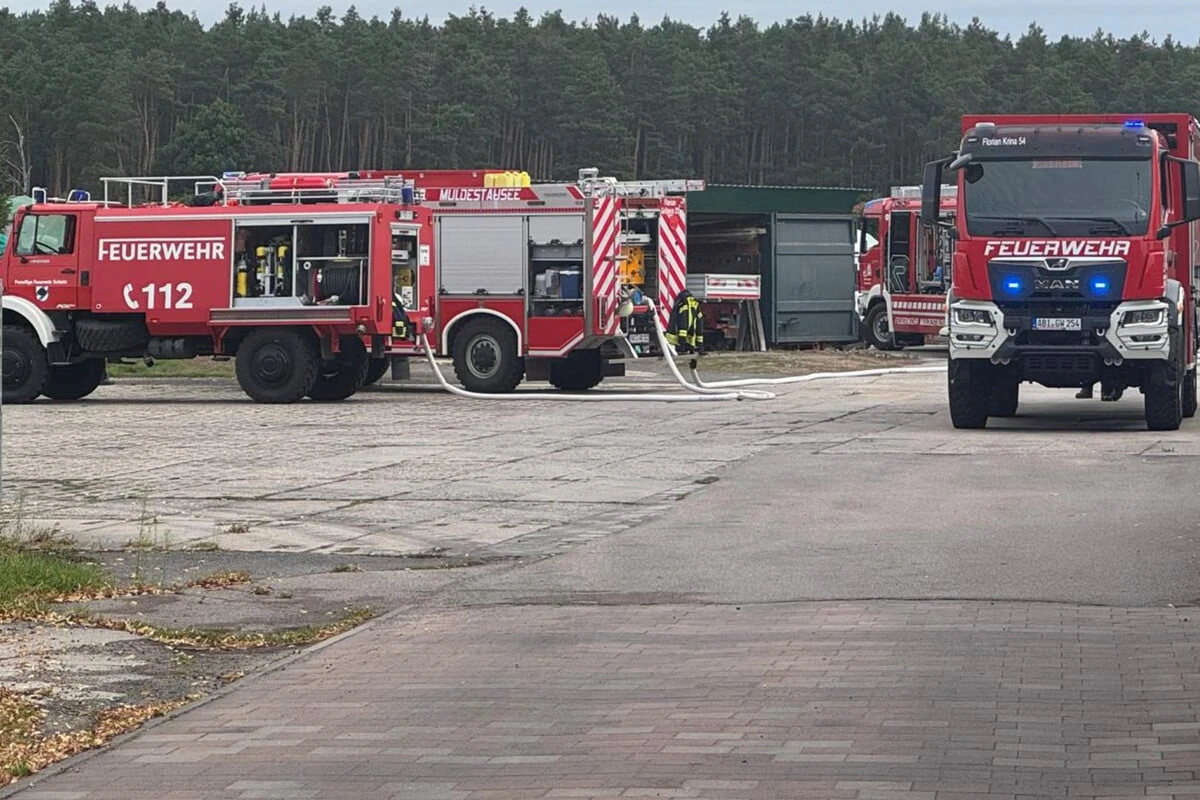 Gasflasche explodiert und löst Feuer aus: Hoher Schaden an Gebäude