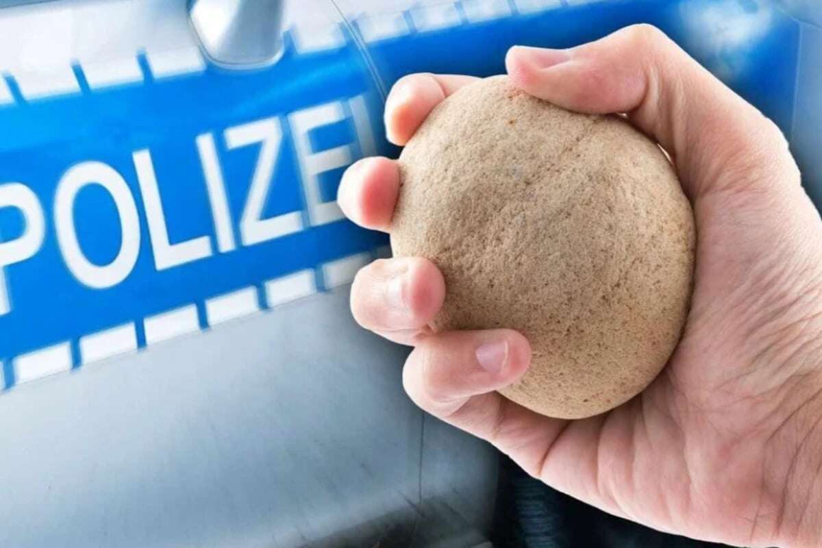 Kleinbus von Jugendlichen mit Stein beworfen