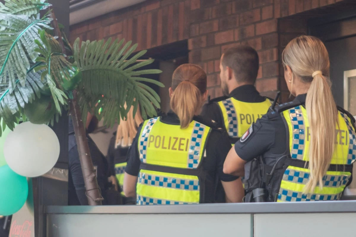 Razzia! Polizei und Zoll werden bei Großeinsatz fündig