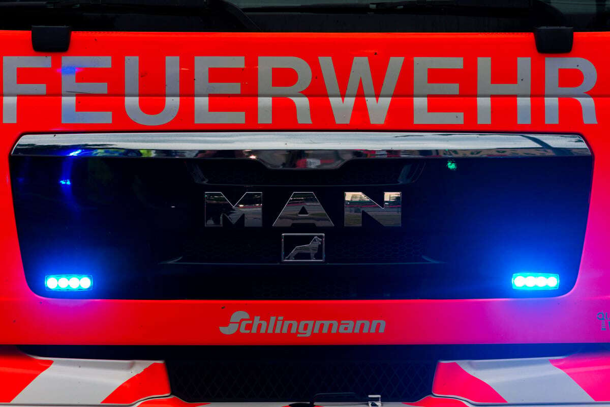 Grausiger Fund an Heiligabend: Feuerwehr birgt tote Person nach Zimmerbrand