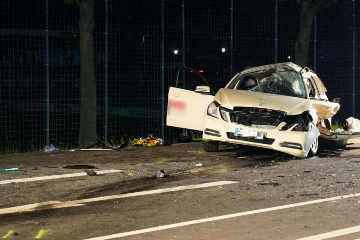 Taxifahrer (†48) stirbt beim Abbiegen, zwei weitere Personen schwer verletzt in Klinik