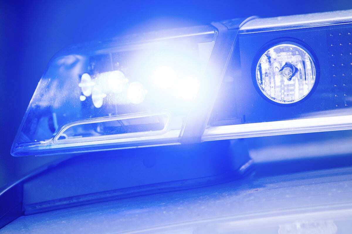 16-Jährige gerät mit Leichtauto in Gegenverkehr, Beifahrerin (†14) stirbt