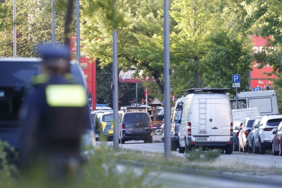 Geisel-Drama in Berliner Supermarkt: Mitarbeiterin in Gewalt eines Mannes