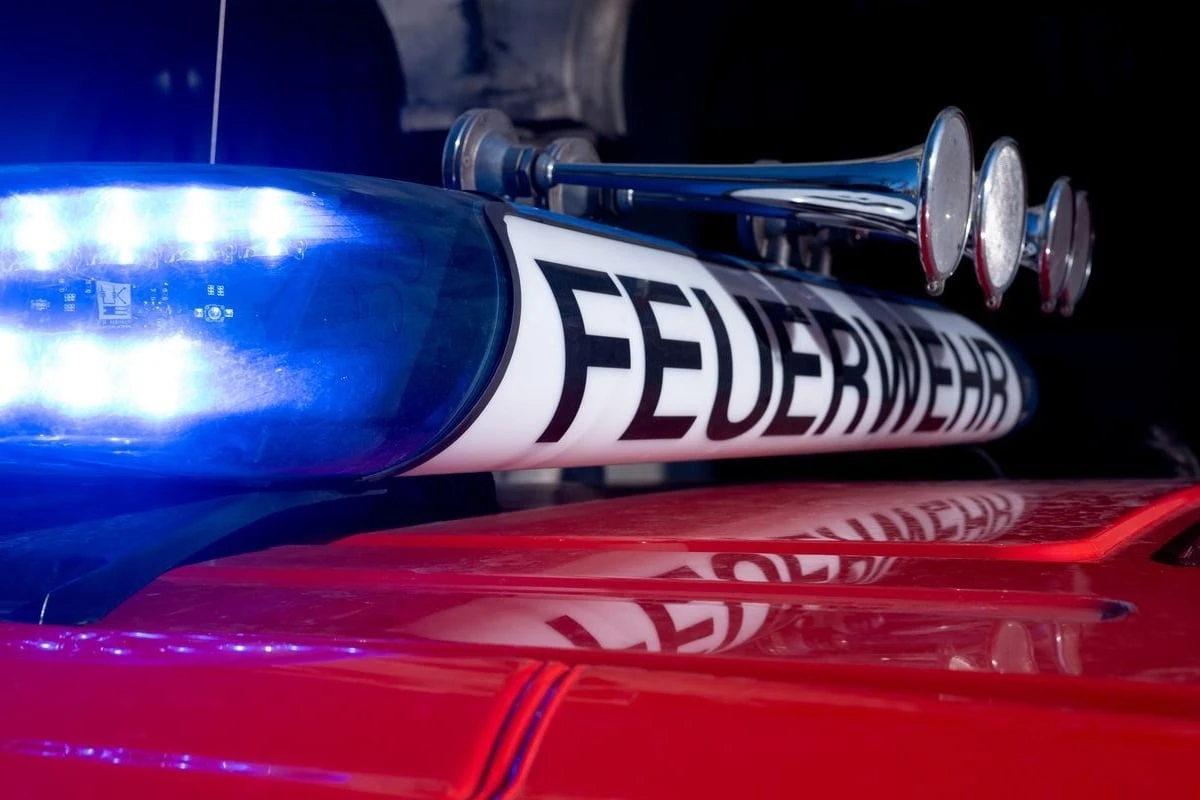Feuerwehr findet leblosen Menschen bei Hausbrand: Identität unklar