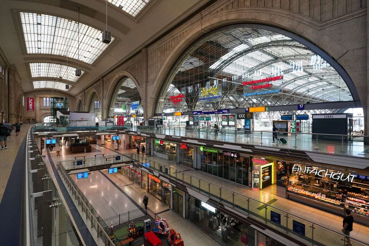 Mann zeigt Hitlergruß im Leipziger Hauptbahnhof: 