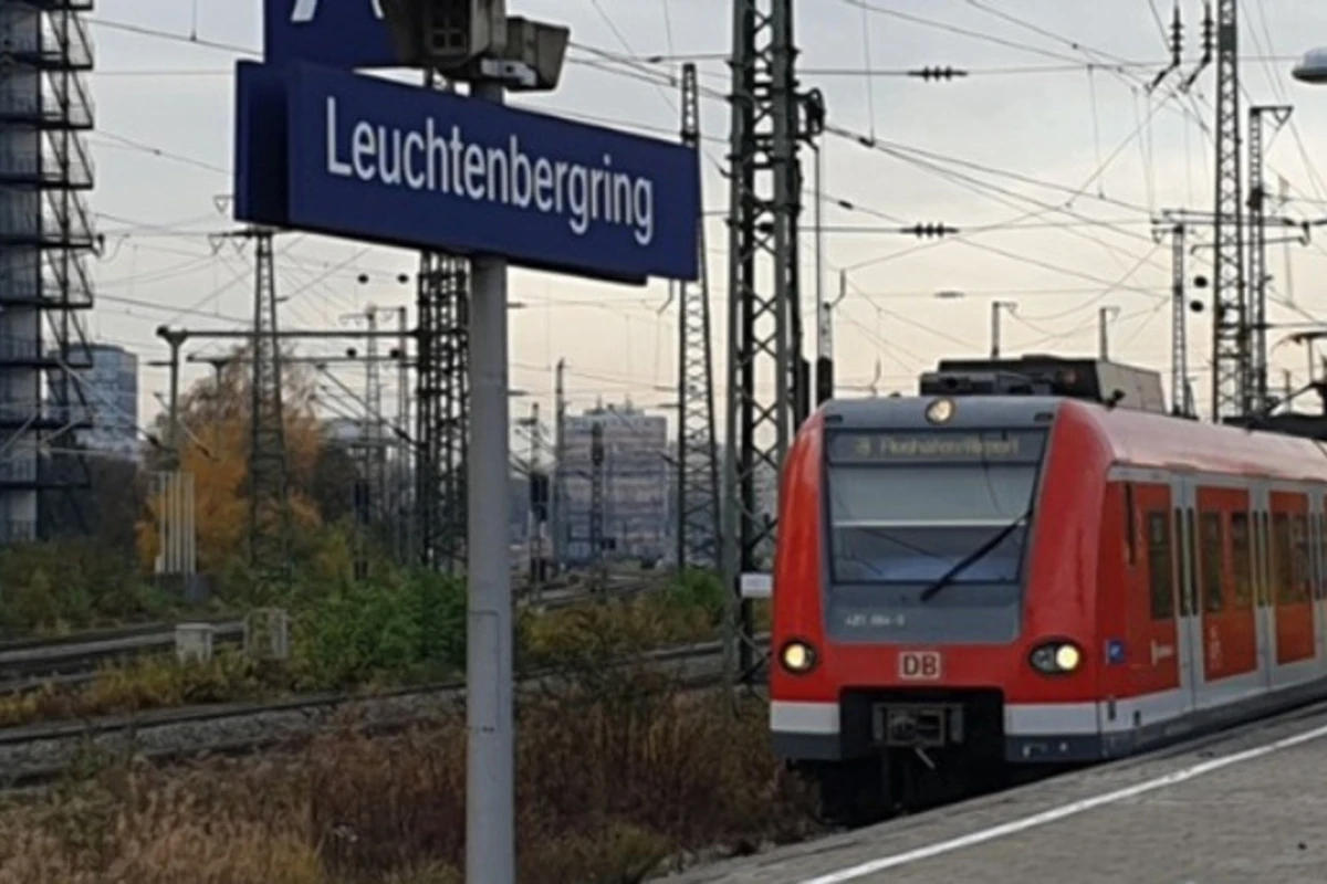 Randale und aggressives Verhalten: 27-Jähriger droht Bahnmitarbeiter mit dem Tod