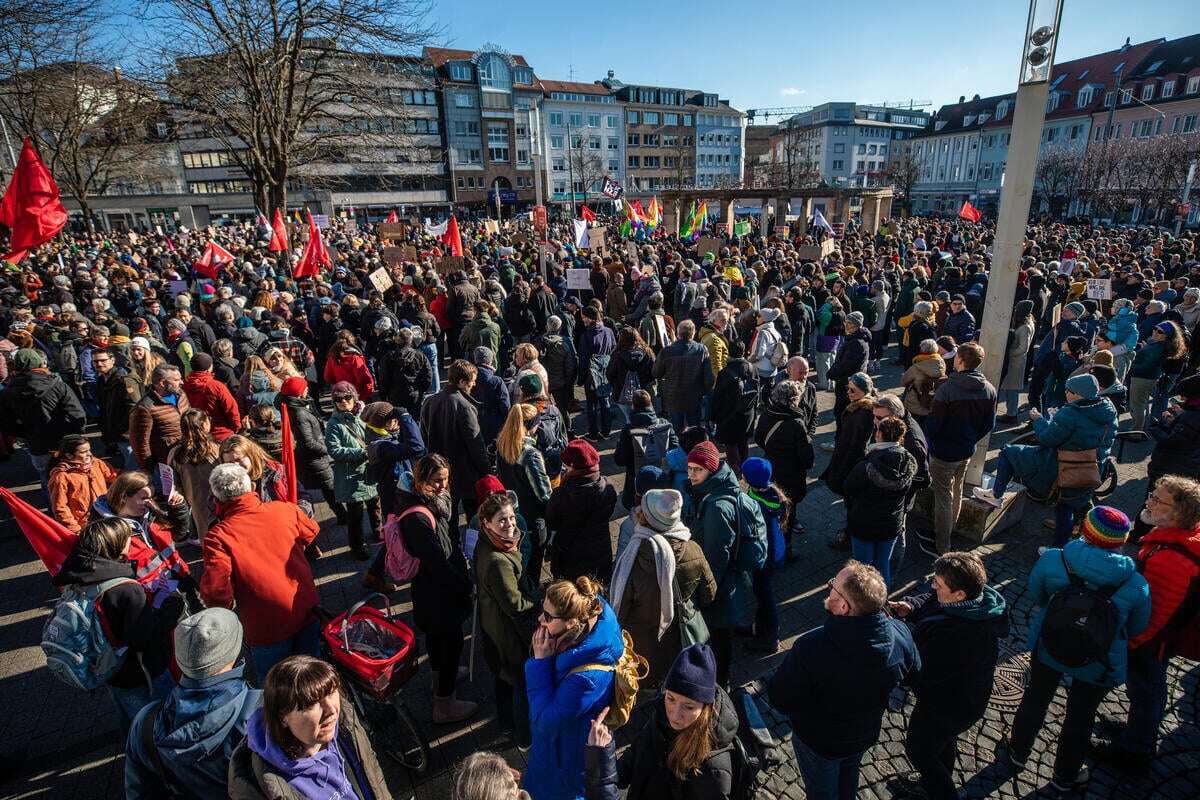 Deutlich mehr Teilnehmer als gedacht: Tausende nach Abstimmung über Migration auf der Straße