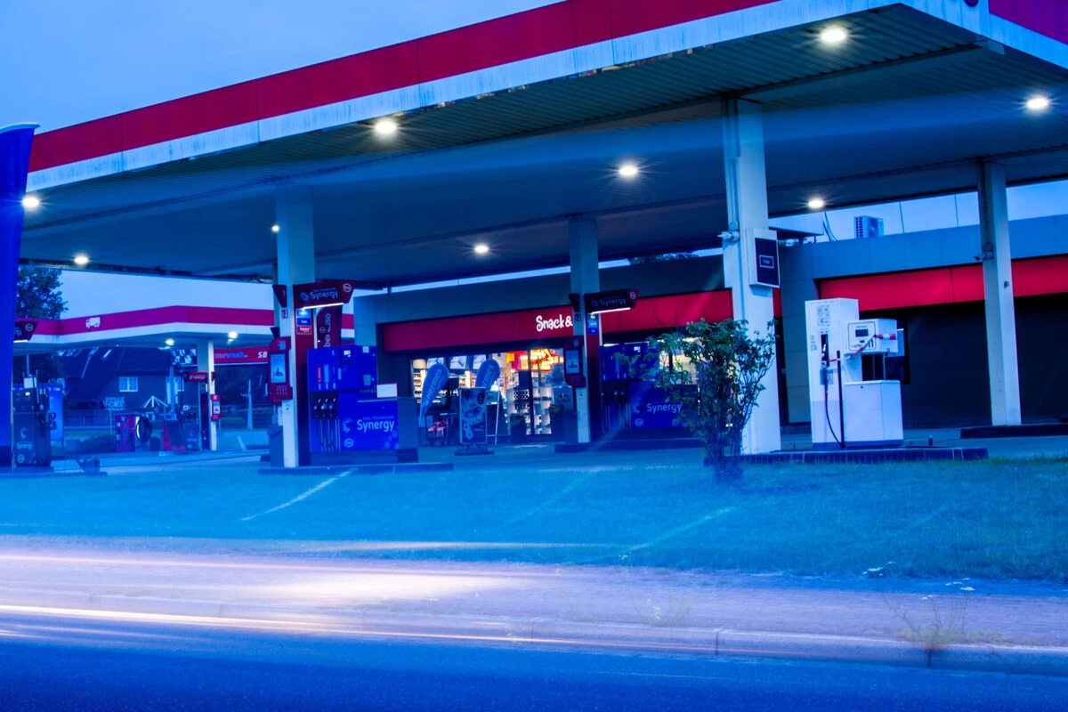 16-Jähriger bricht in Tankstelle ein und klaut Zigaretten: Polizei kommt ihm auf die Schliche