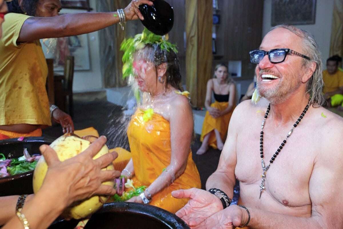 Wildes Ritual auf Bali: Carmen Geiss den Tränen nahe, 