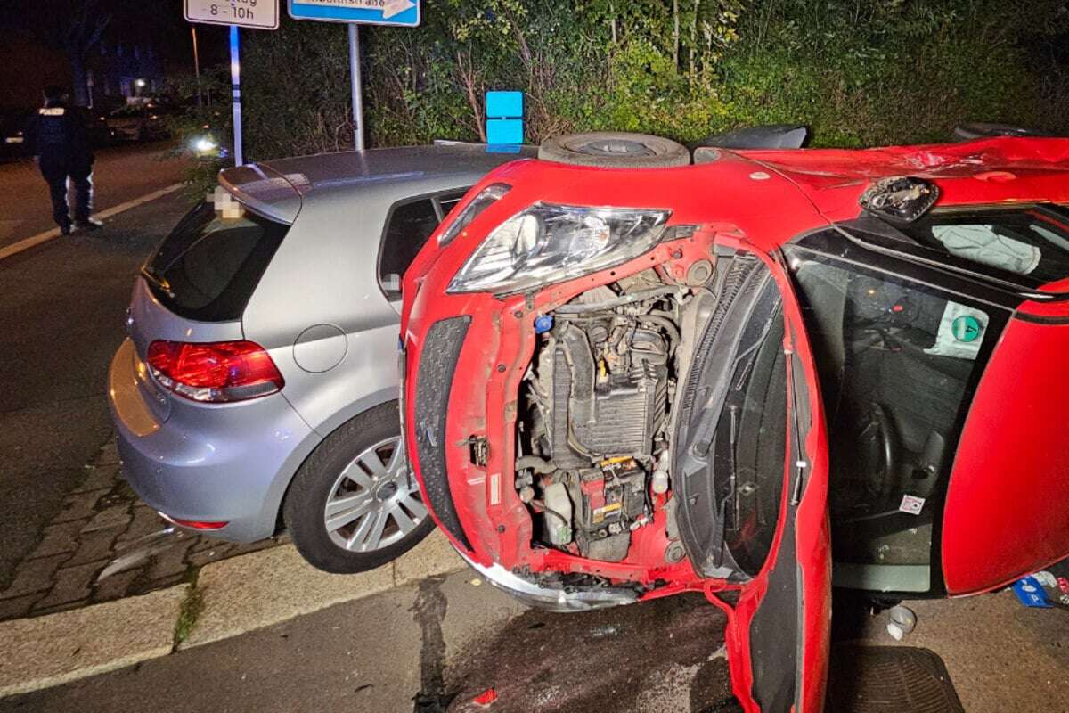 Vorfahrt missachtet: Suzuki landet auf der Seite