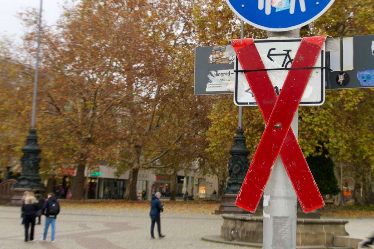 Hauptstraße für Radler gesperrt, doch die fahren einfach weiter