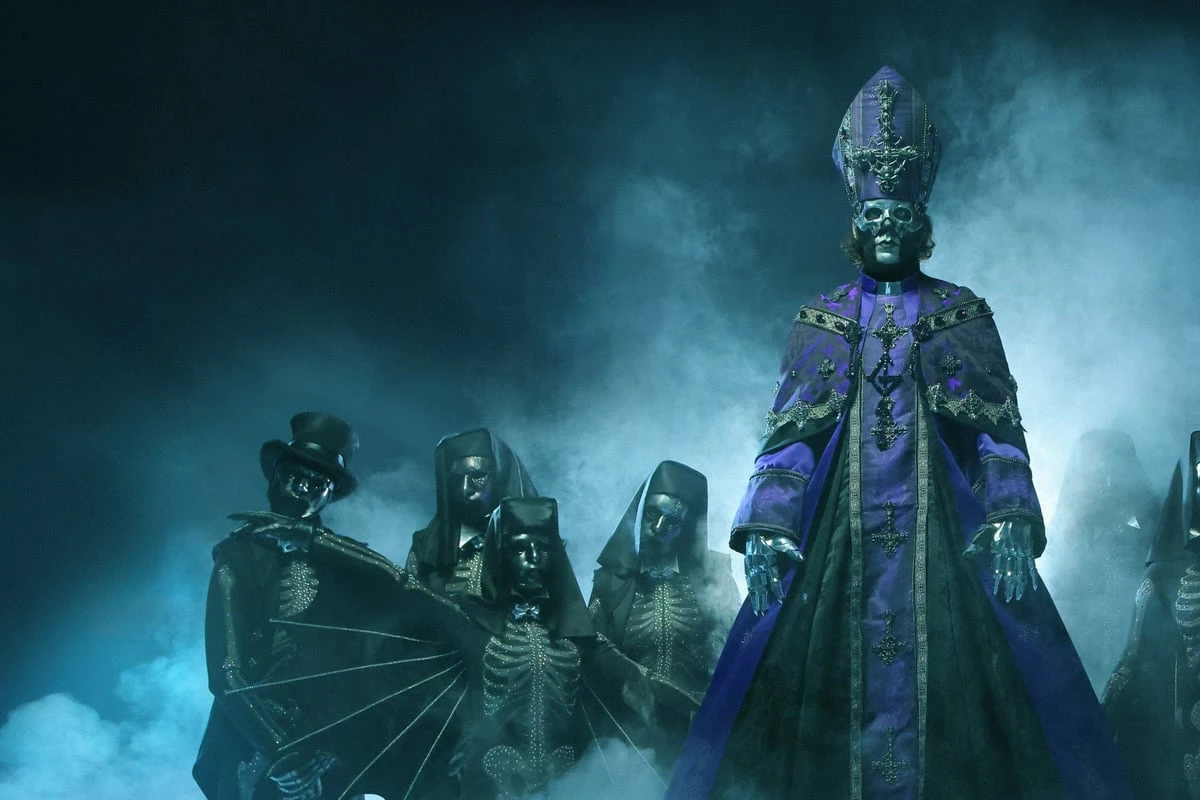 Okkult-Rocker Ghost geben bei Berlin-Konzert alles: Der Papst ist tot, es lebe Papa V Perpetua