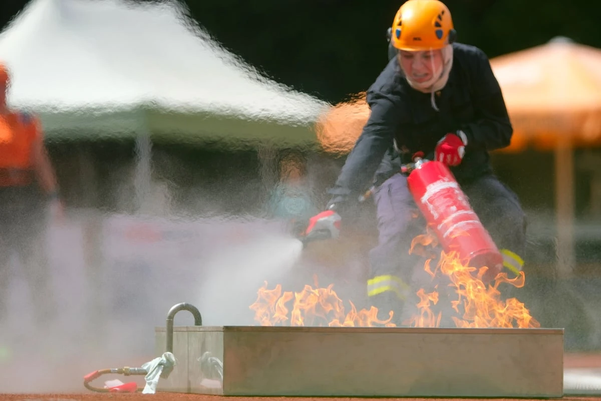 Wer löscht am schnellsten? Feuerwehrleute wetteifern bei Deutscher Meisterschaft in Sachsen