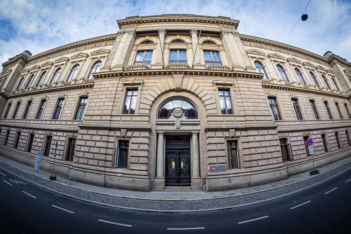 Schlafende Frau mit Benzin übergossen und angezündet: Prozessauftakt in Braunschweig