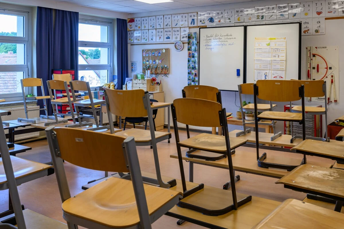 Einbruch in Grundschule in Bergisch Gladbach - Polizei sucht Zeugen