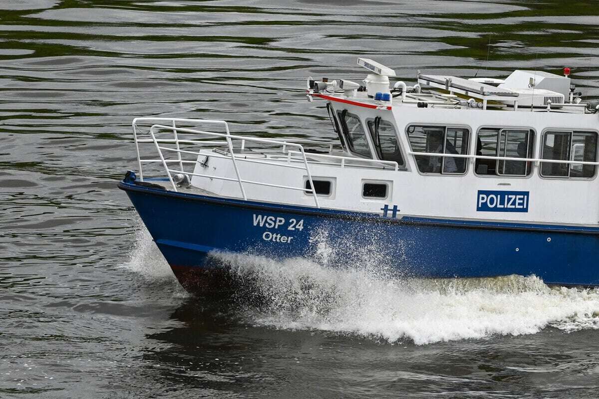 Mit Wasser geflutet: Sportboot sinkt in Zollelbe!