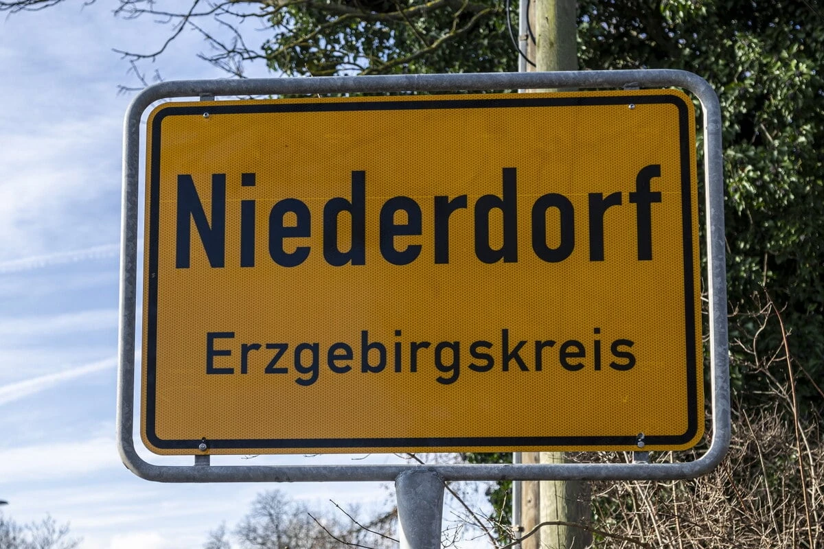 Erzgebirge: Fußgänger mit Messer bedroht und ausgeraubt