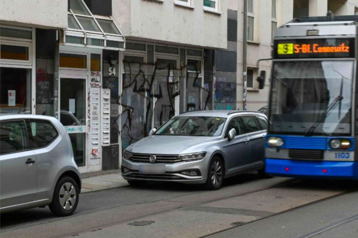 Wenige Zentimeter zwischen Autos und Trams: Hier dürft Ihr nicht mehr parken