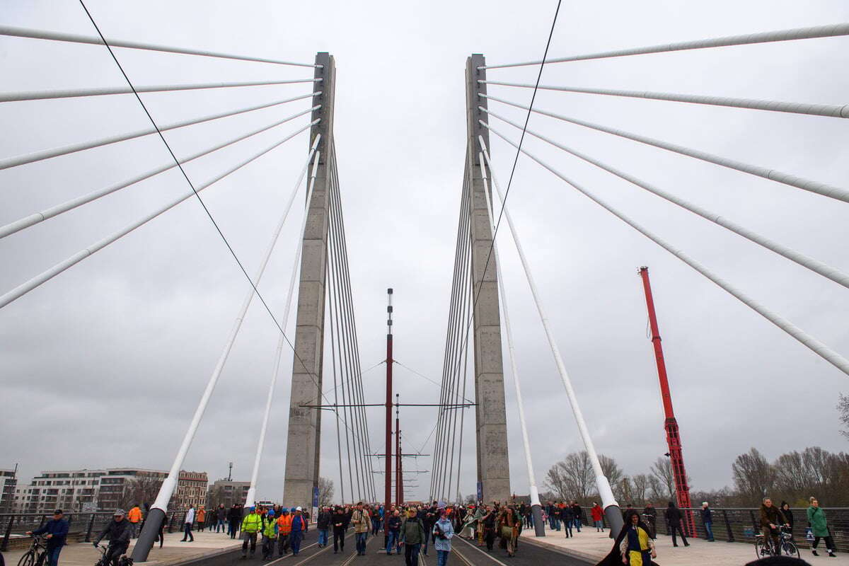 Ab heute erstrahlt die Kaiser-Otto-Brücke - und ihre Umgebung